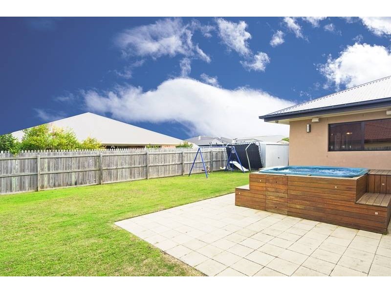2 Benaud Place, Pottsville NSW 2489