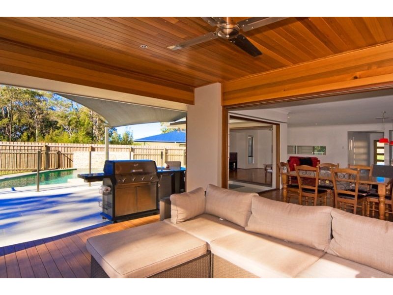 18 Woodfull Crescent, Pottsville NSW 2489