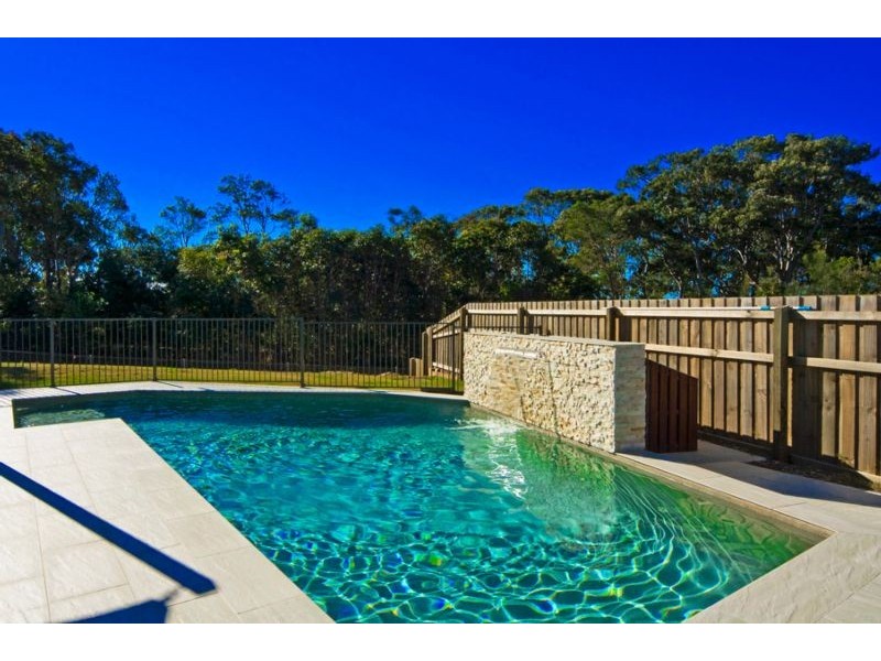 18 Woodfull Crescent, Pottsville NSW 2489