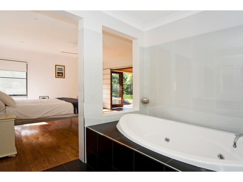 18 Woodfull Crescent, Pottsville NSW 2489