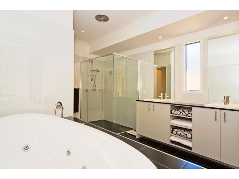 18 Woodfull Crescent, Pottsville NSW 2489