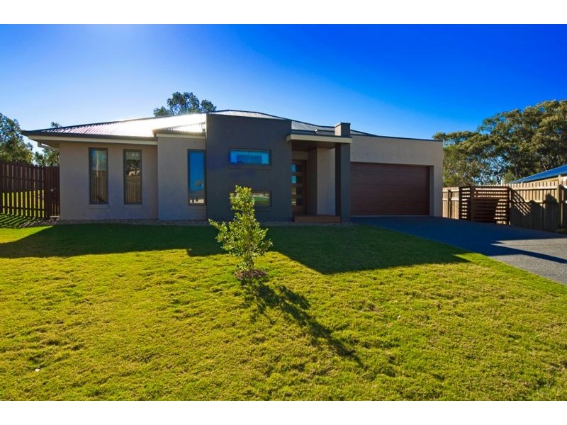 18 Woodfull Crescent, Pottsville NSW 2489