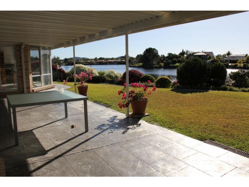 15 EDWARD AVENUE, Pottsville NSW 2489