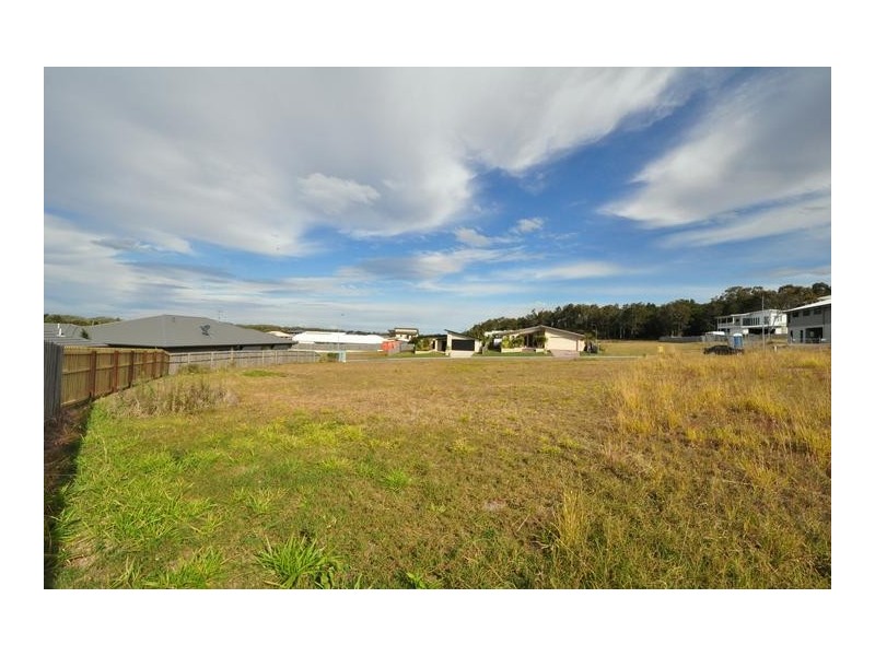 4 Woodfull Crescent, Pottsville NSW 2489