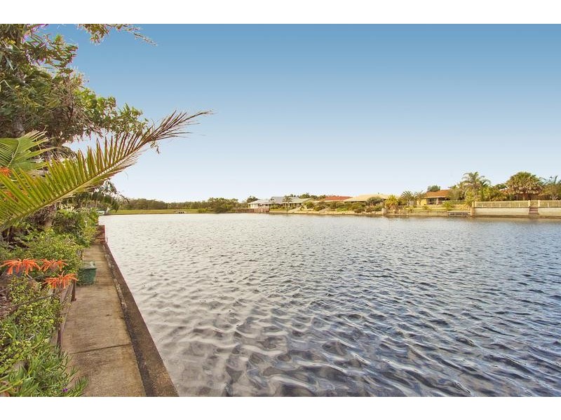 71 Andrew Avenue, Pottsville NSW 2489