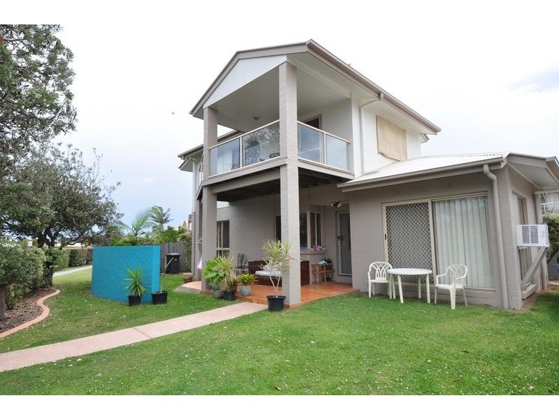 1/8 Overall Drive, Pottsville NSW 2489