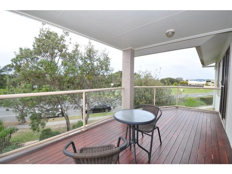 1/8 Overall Drive, Pottsville NSW 2489