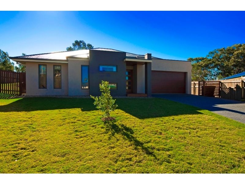 18 Woodfull Crescent, Pottsville NSW 2489