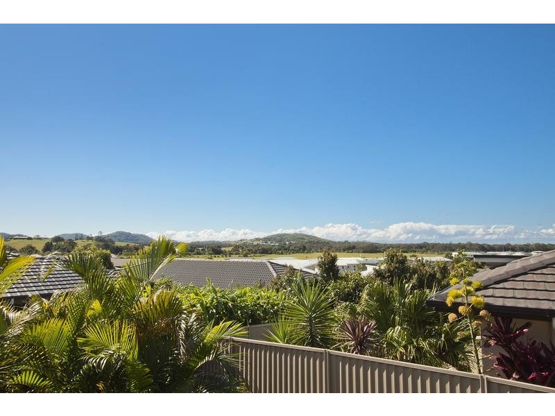 32 Newcastle Drive, Pottsville NSW 2489