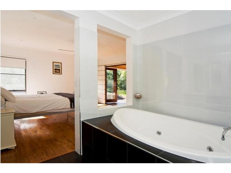 18 Woodfull Crescent, Pottsville NSW 2489