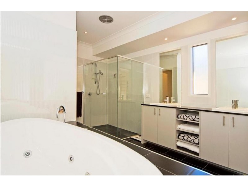 18 Woodfull Crescent, Pottsville NSW 2489