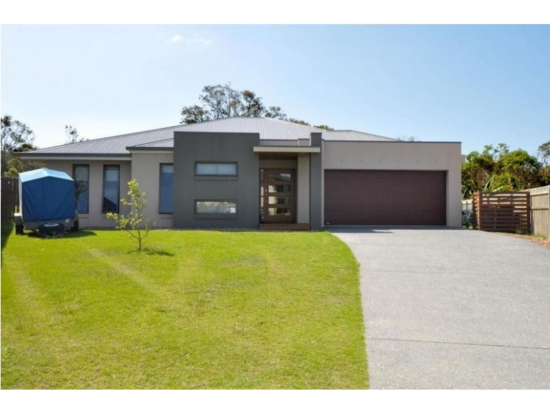 18 Woodfull Crescent, Pottsville NSW 2489