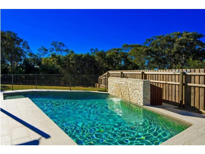 18 Woodfull Crescent, Pottsville NSW 2489