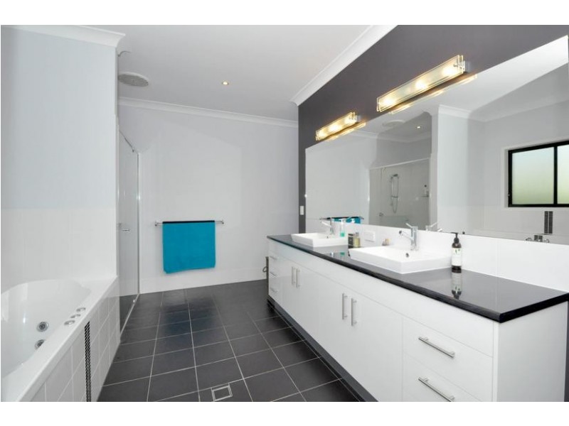 6 Mylestom Circle, Pottsville NSW 2489