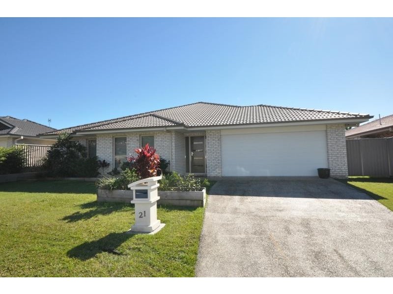 21 Mylestom Circle, Pottsville NSW 2489