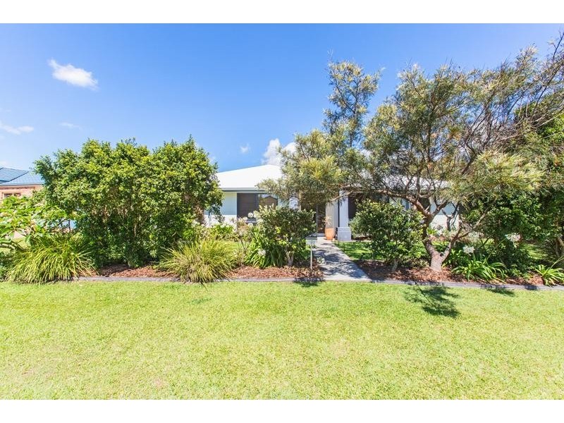 2 Yamba Street, Pottsville NSW 2489