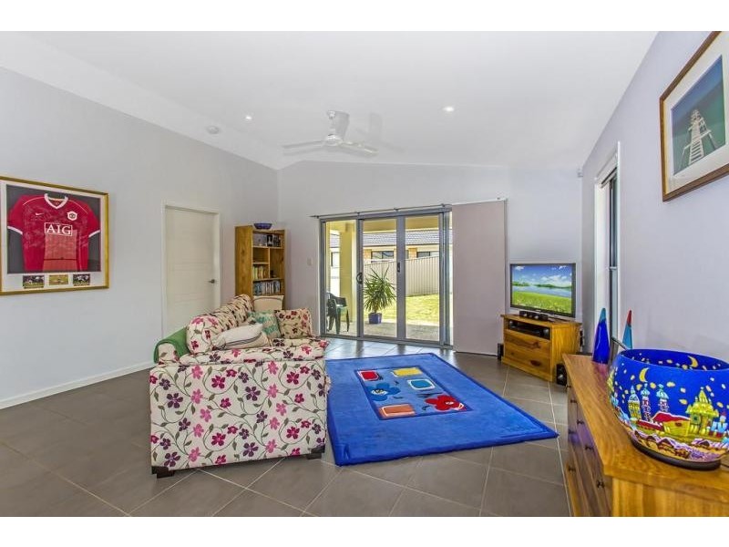2/50 Newcastle Drive, Pottsville NSW 2489