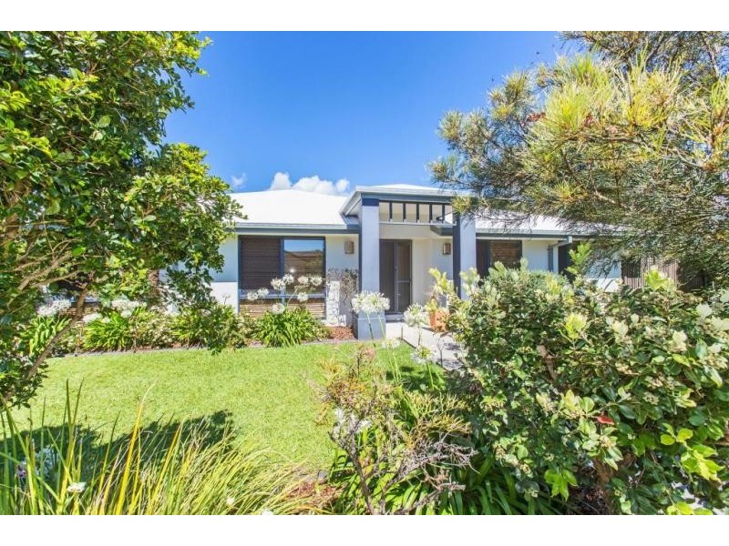 2 Yamba Street, Pottsville NSW 2489