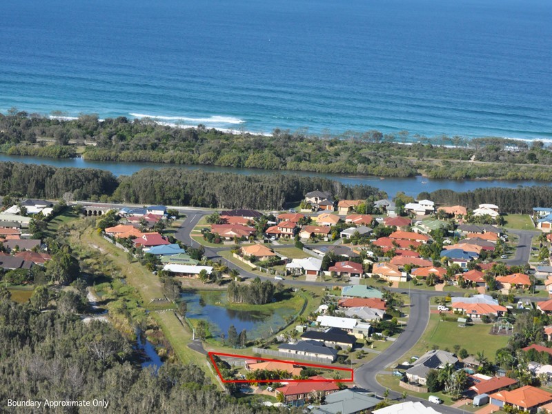 16 Border Crescent, Pottsville NSW 2489