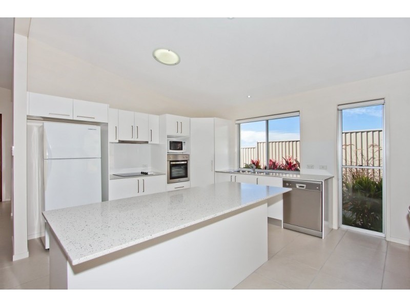 49 Newcastle Drive, Pottsville NSW 2489