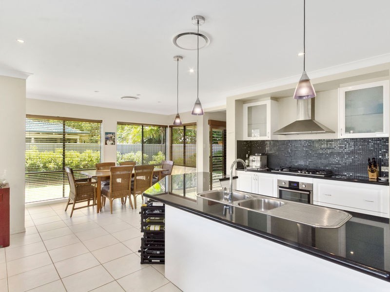 27 Suffolk Parade, Pottsville NSW 2489