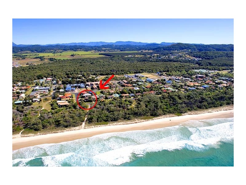 6 Surfside Crescent, Pottsville NSW 2489