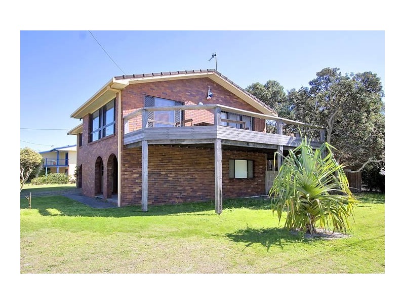 6 Surfside Crescent, Pottsville NSW 2489