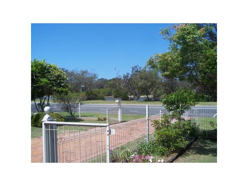 2 Victoria Avenue, Pottsville NSW 2489