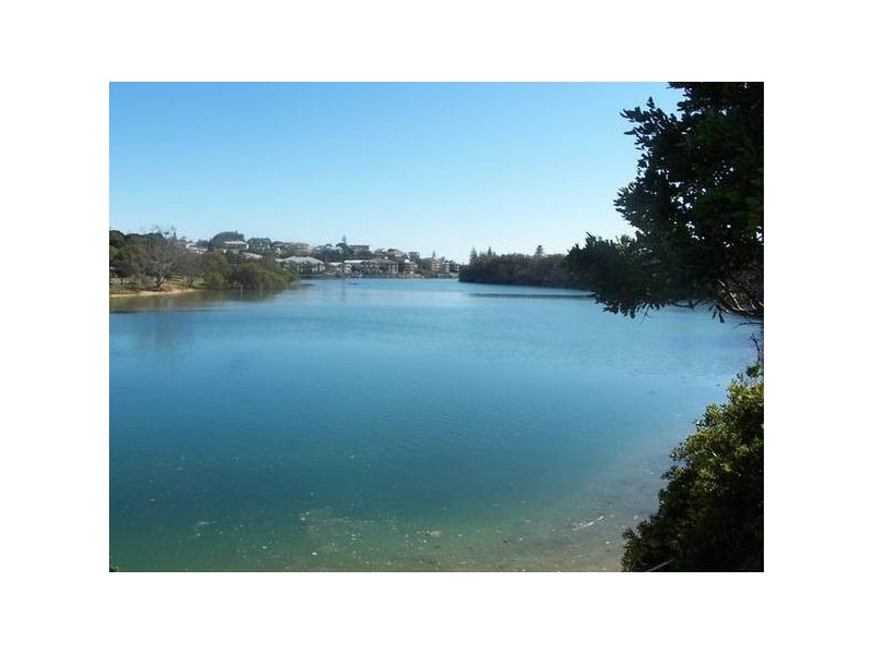 5 Woodfull Cres, Pottsville NSW 2489