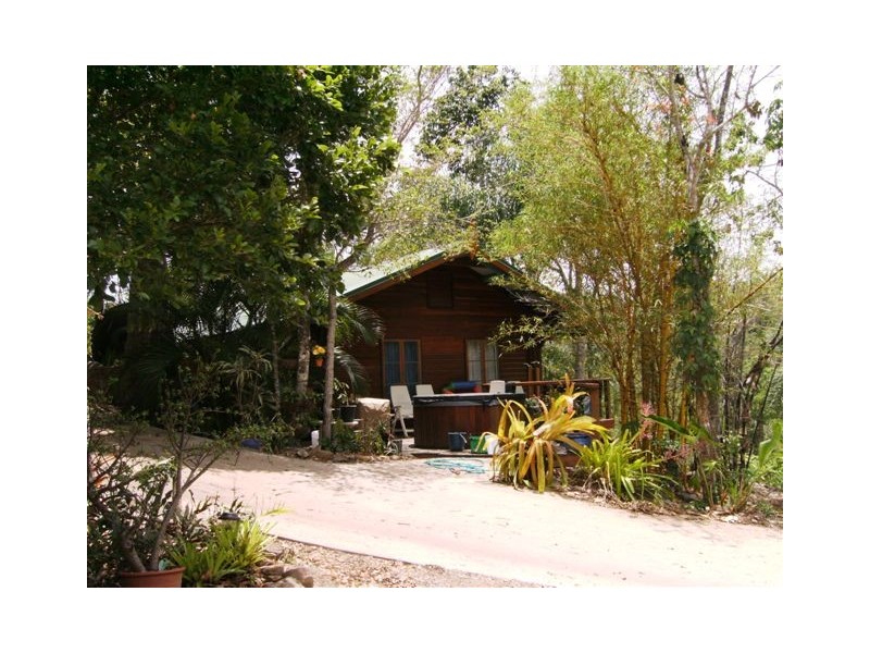 321 Paluma Road, Cannonvale QLD 4802