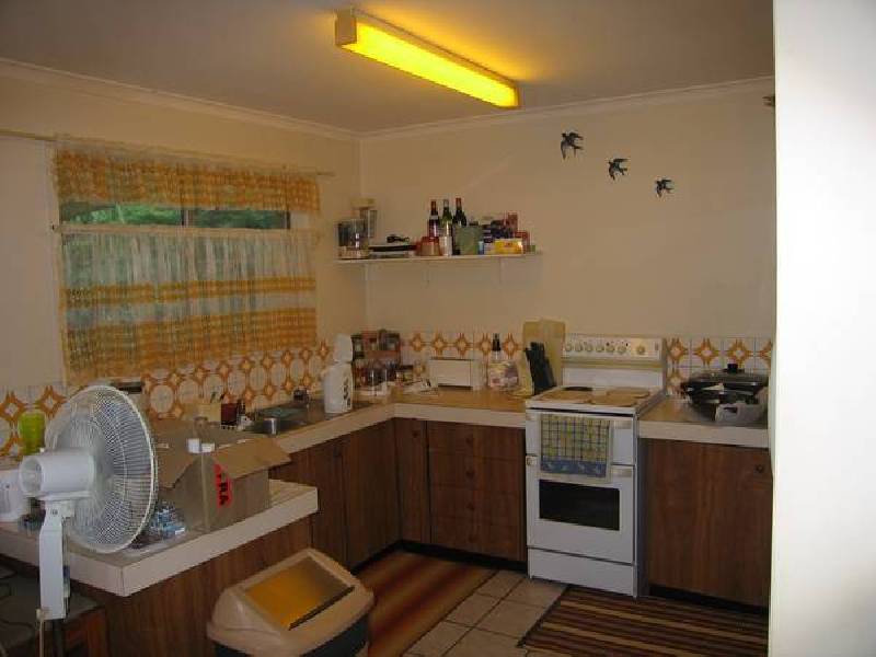 9 Manooka Drive, Cannonvale QLD 4802