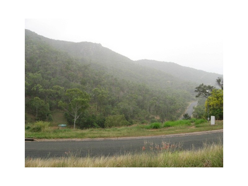 33 Roseric Crescent, Hideaway Bay QLD 4800