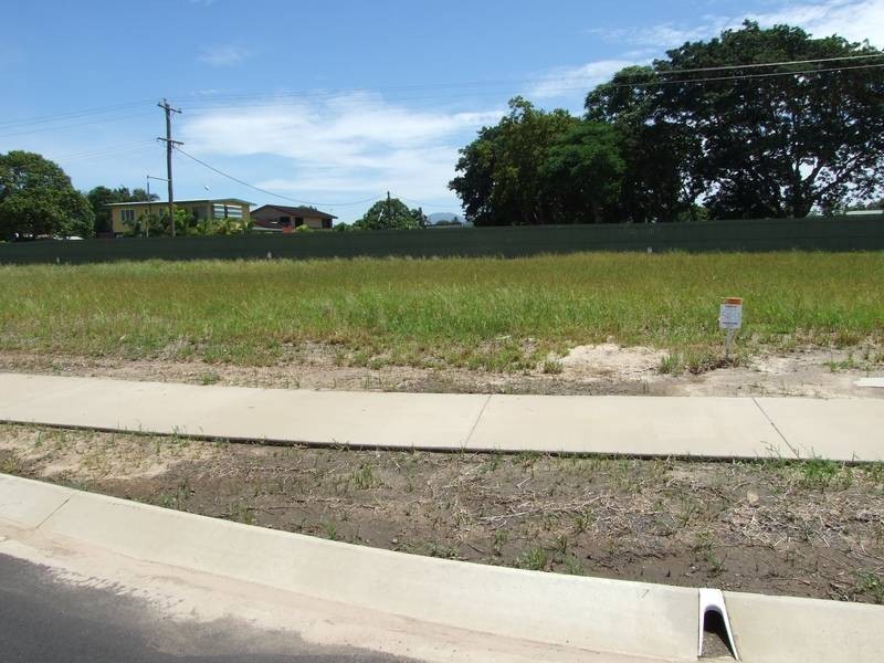 Damson Street, Proserpine QLD 4800