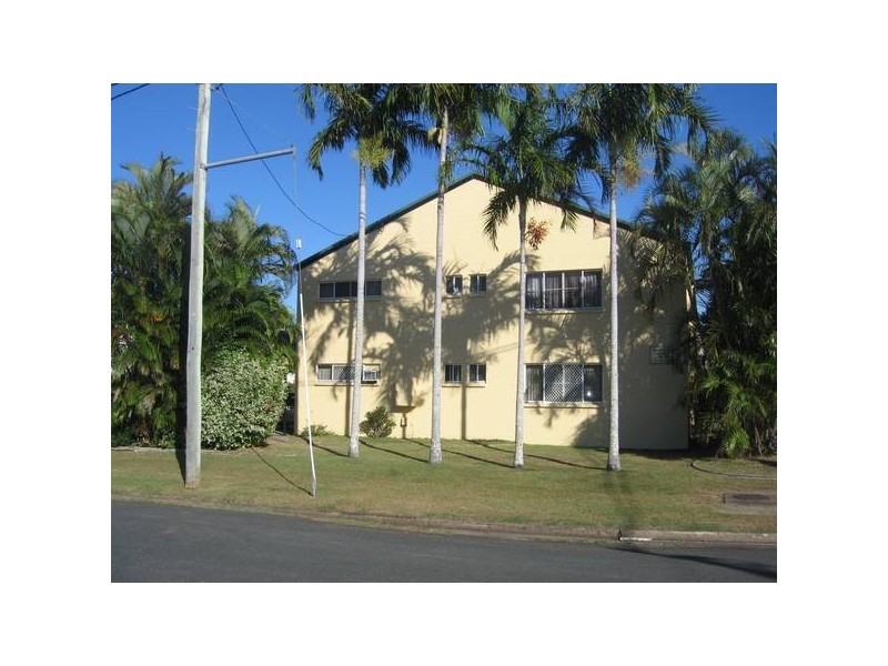 3/2 Robert, Proserpine QLD 4800
