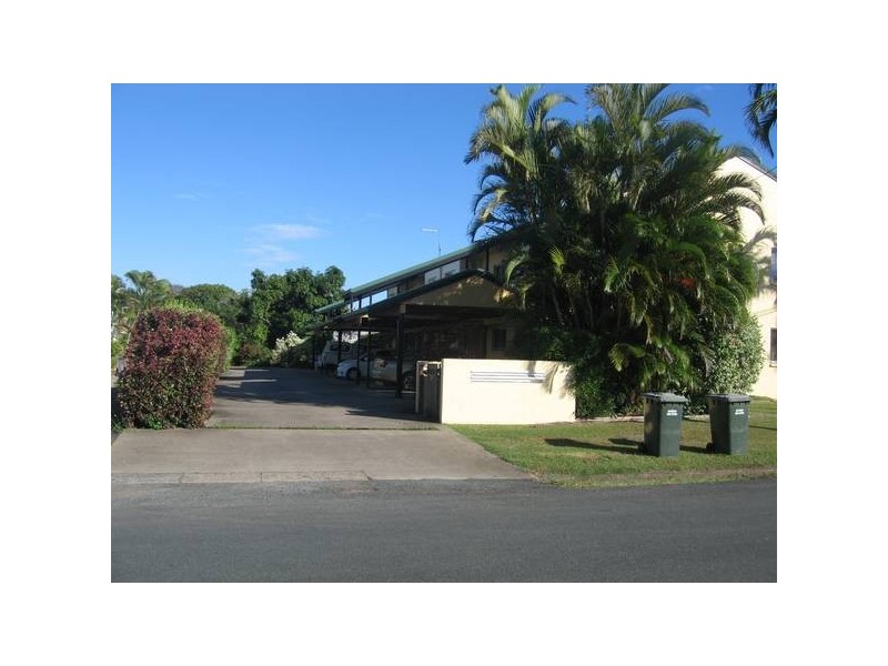 3/2 Robert, Proserpine QLD 4800