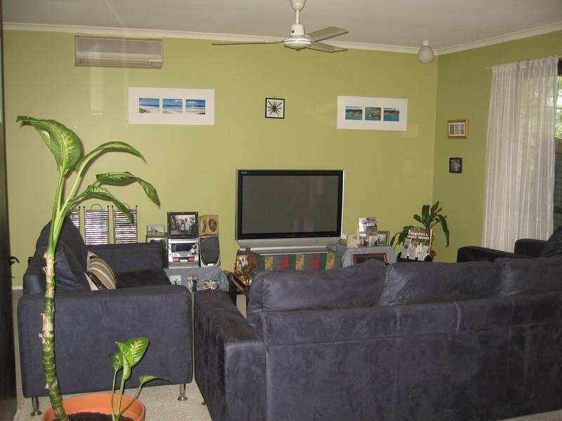 6 Country Road, Cannonvale QLD 4802