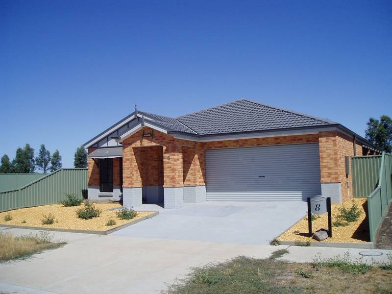 8 Delaney Drive, Miners Rest VIC 3352