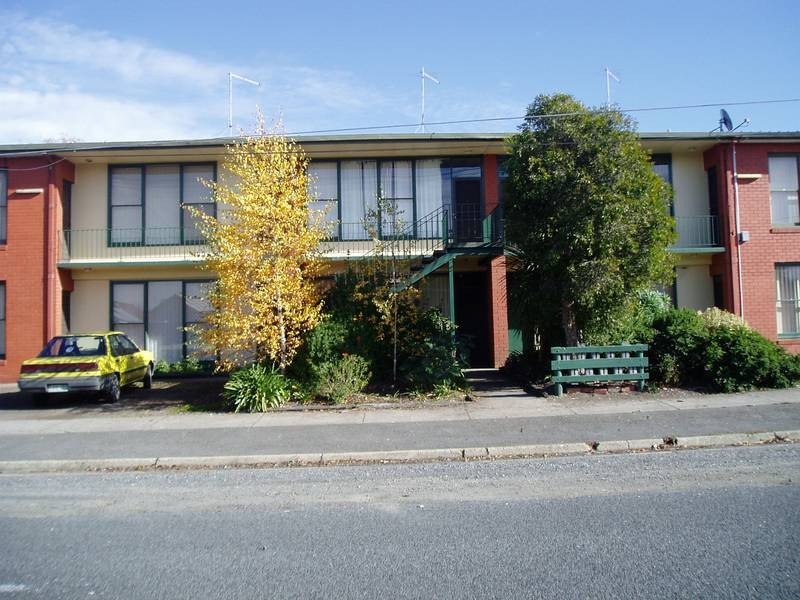 2/25 Inkerman Street, Newington VIC 3350