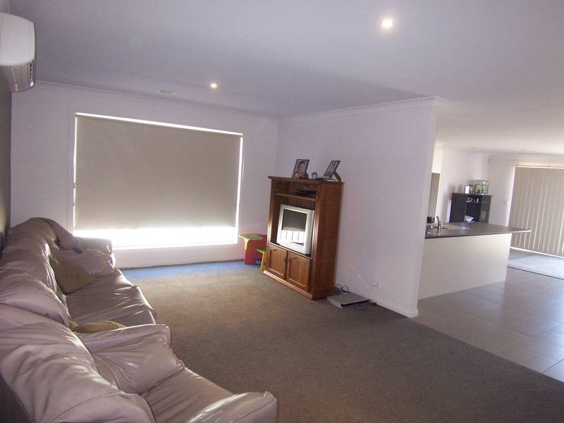 87 Mc Nulty Drive, Wendouree VIC 3355