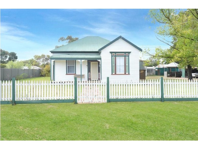 8 Johnson Street, Skipton VIC 3361