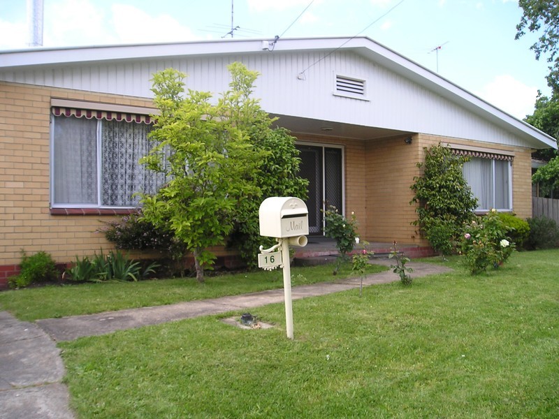 16 Lovenear Grove, Ballarat East VIC 3350