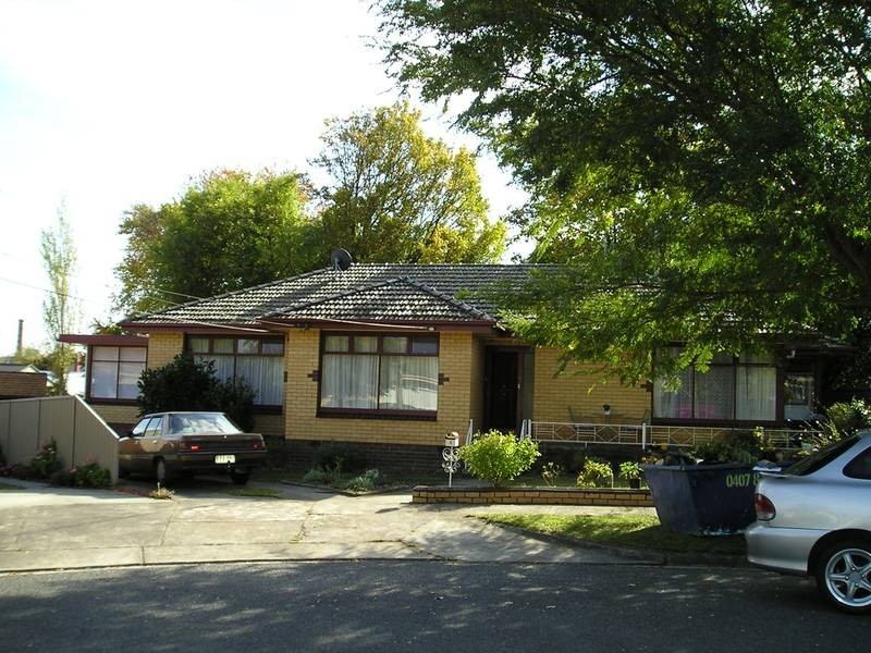 4 Chesterfield Court, Soldiers Hill VIC 3350