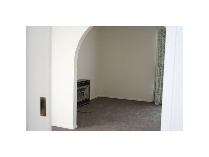 1/2 Cedric Street, Wendouree VIC 3355