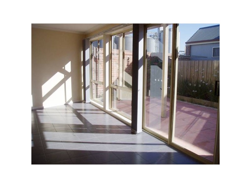 1/11 Little Clyde Street, Soldiers Hill VIC 3350