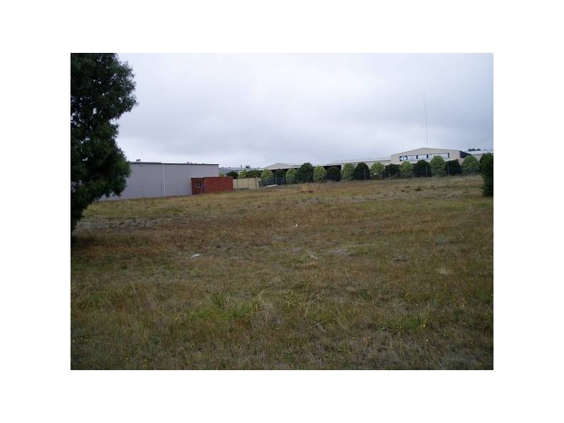 2 Cnr Trewin Street & Ring Road, Wendouree VIC 3355