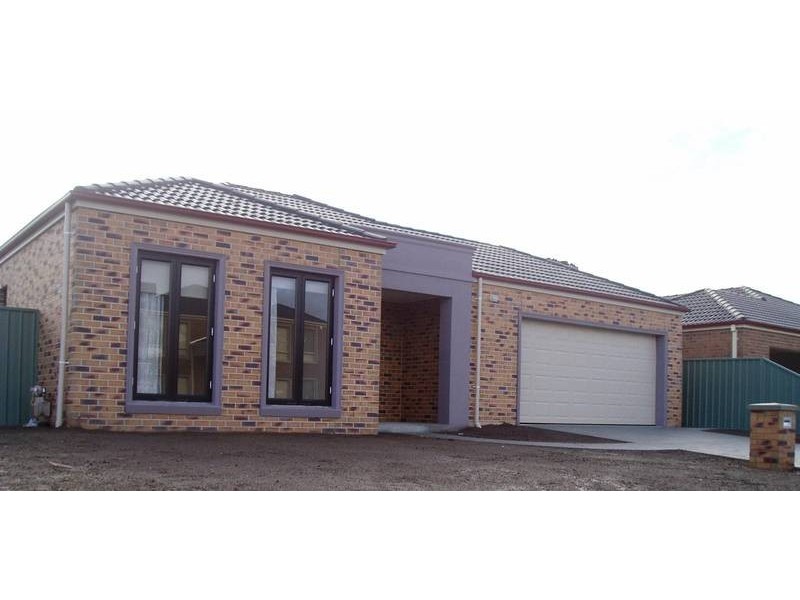 52 Faversham Avenue, Lake Gardens VIC 3355