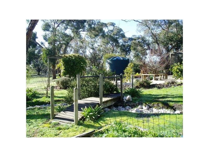 23 Stevenson Court, Haddon VIC 3351