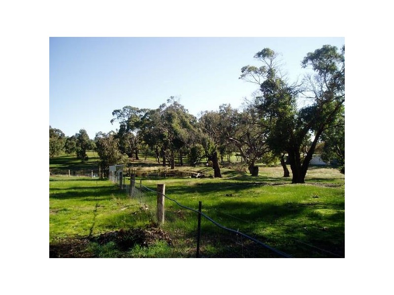 23 Stevenson Court, Haddon VIC 3351