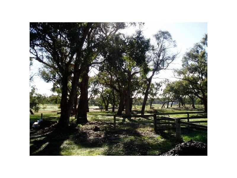 23 Stevenson Court, Haddon VIC 3351