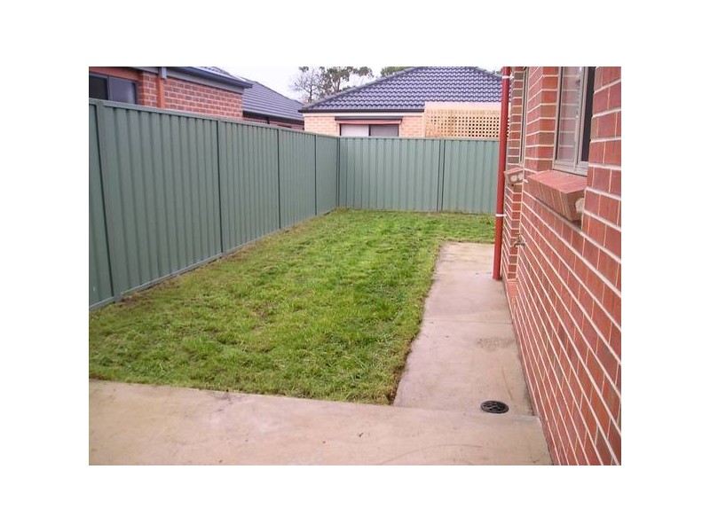 12 Somerset Avenue, Lake Gardens VIC 3355